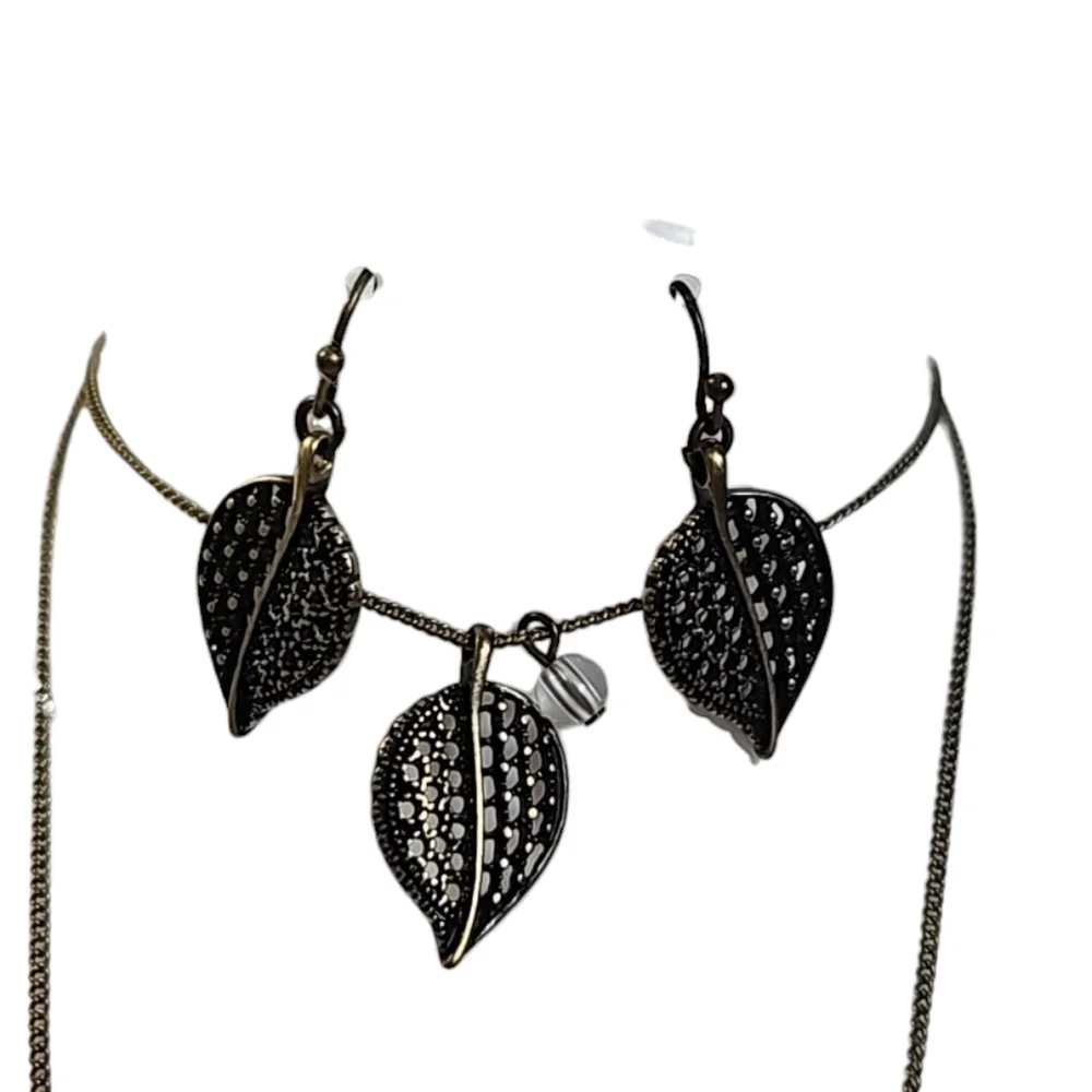 Vintage Avon "Can't Leaf You Alone" Jewelry Set- Necklace, Bracelet & Earrings - Picture 9 of 12